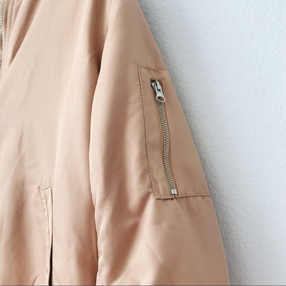 Forever 21 Women’s Varsity Tan Zip Up Puffer Bomber Jacket - Picture 6 of 8